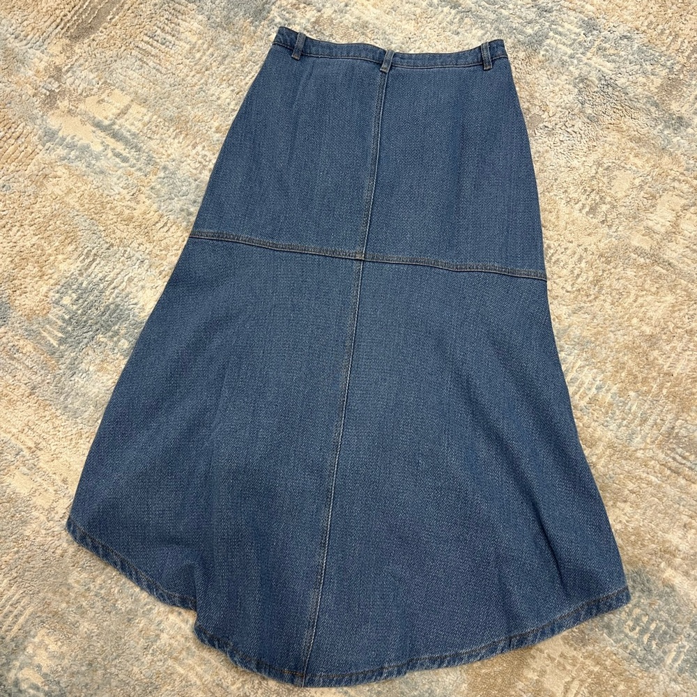 Elegant High-Low Denim Skirt - Picture 5 of 5